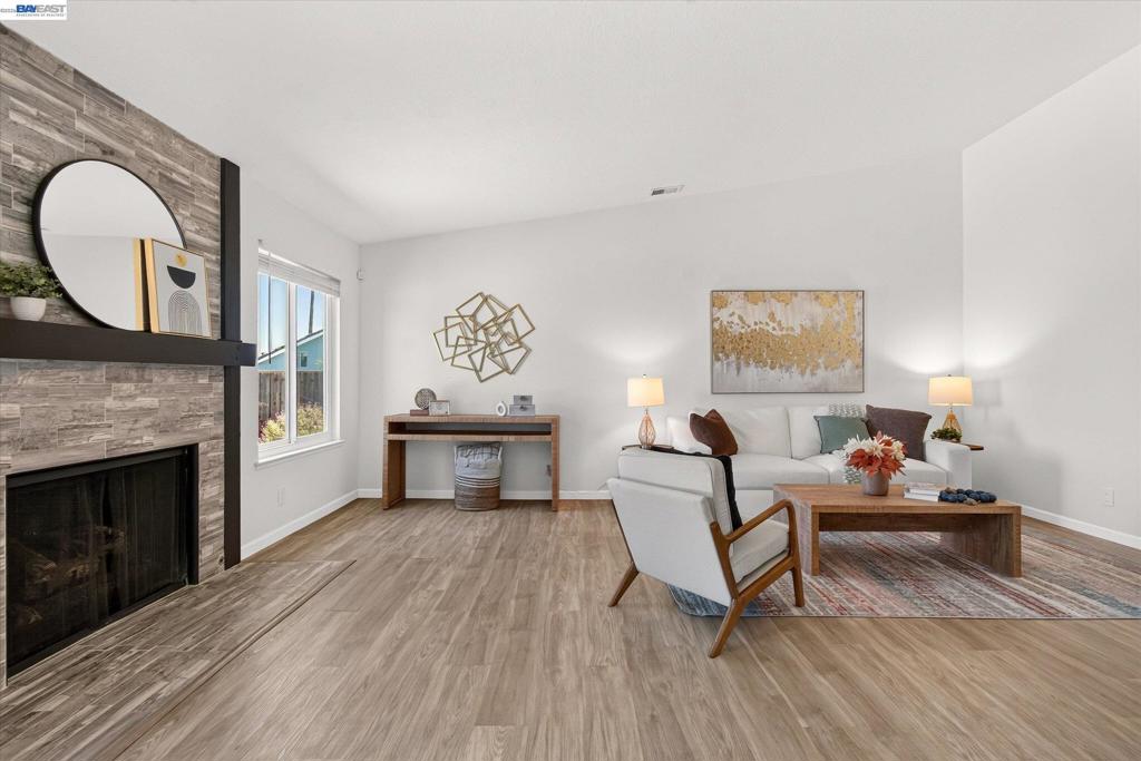 295 Iris Rd