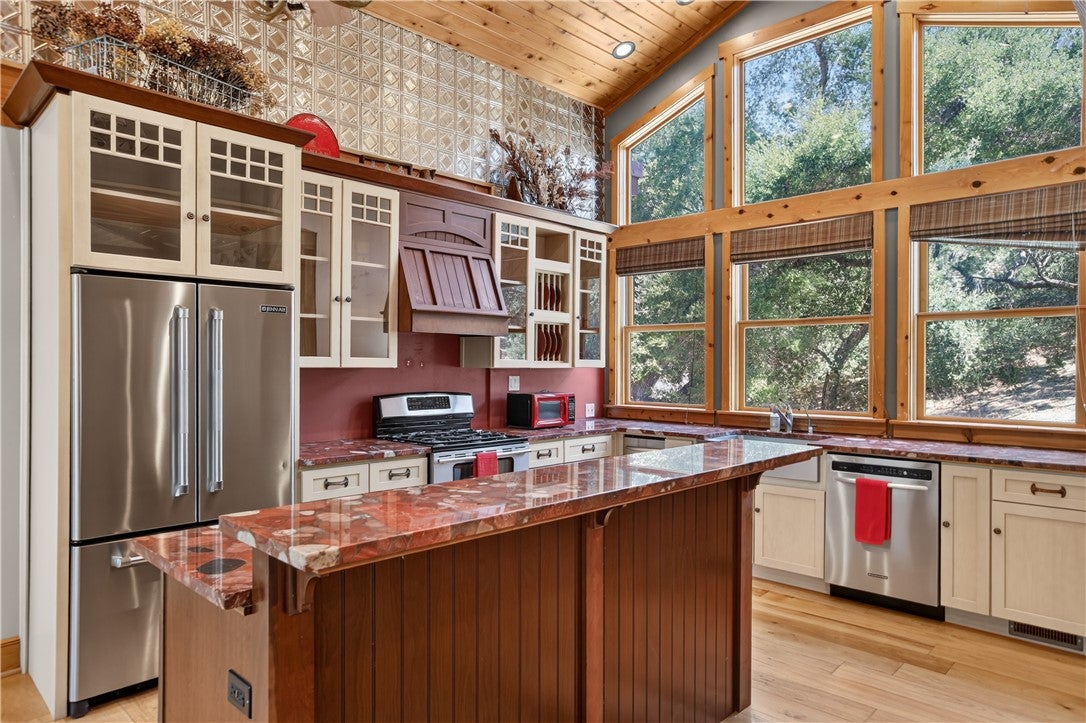 1350 Ditmas