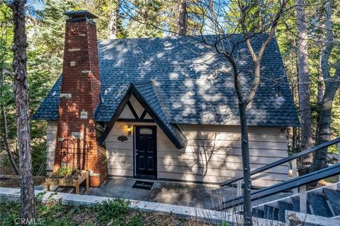 Photo of 377 Hillside Rd, Lake Arrowhead, CA 92352 (MLS # IG26052149)