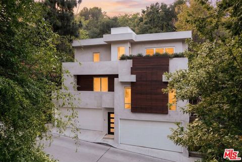 Photo of 2169 Stanley Hills Drive, Los Angeles, CA 90046 (MLS # 26684263)