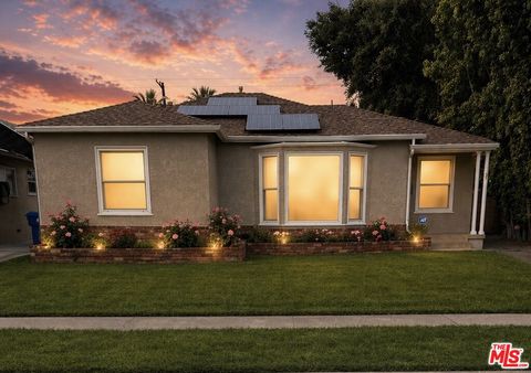 Photo of 17345 Hamlin Street, Lake Balboa, CA 91406 (MLS # 26824841)