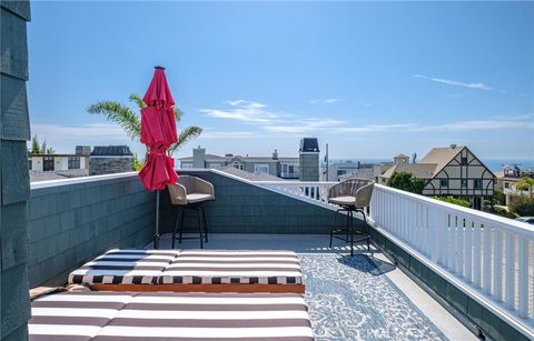 Photo of 3306 Highland Avenue, Hermosa Beach, CA 90254 (MLS # SB25198212)