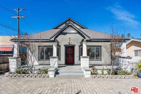 5743 S Wilton Place, Los Angeles, CA 90062 - MLS#: 25497475