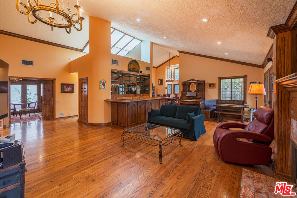 1242 Angelo Drive