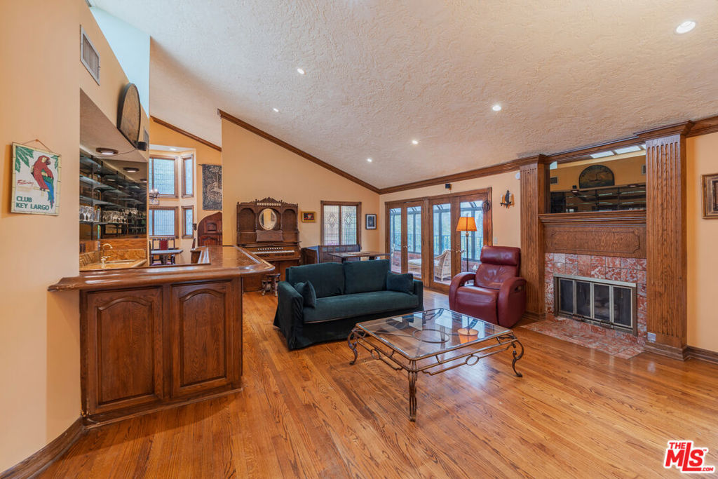 1242 Angelo Drive