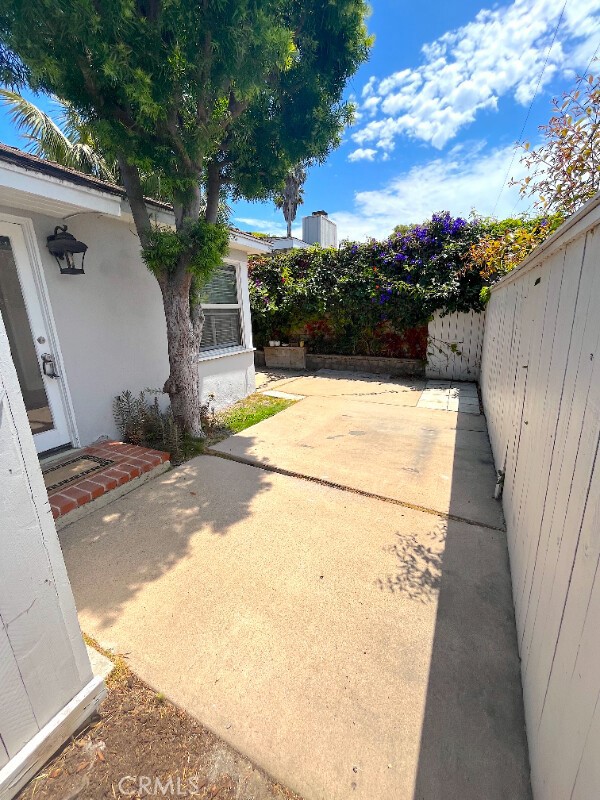 666 Glenneyre Street