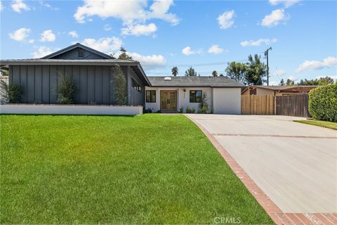 Photo of 226 Tennyson St, Thousand Oaks, CA 91360 (MLS # SR25273164)