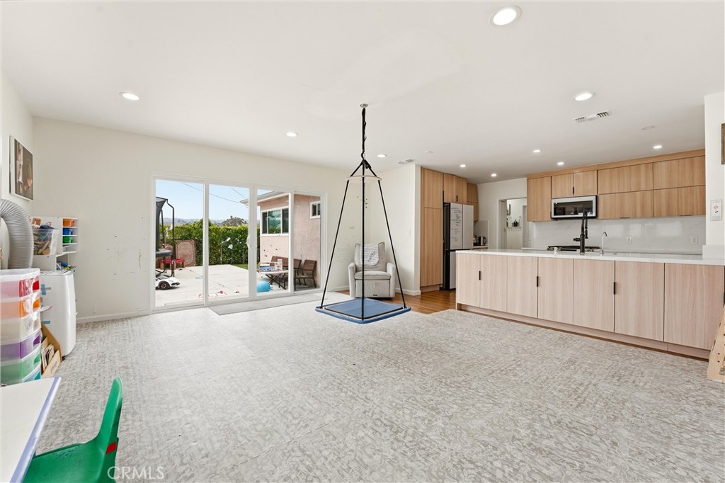3430 W 228th