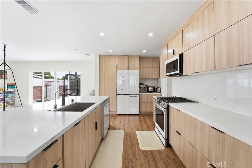 3430 W 228th