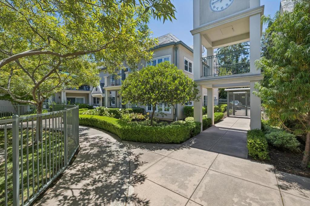 1 W Edith Avenue D125, Los Altos CA 94022