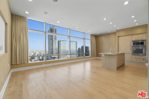 Photo of 900 W Olympic Boulevard #30C, Los Angeles, CA 90015 (MLS # 26104297)