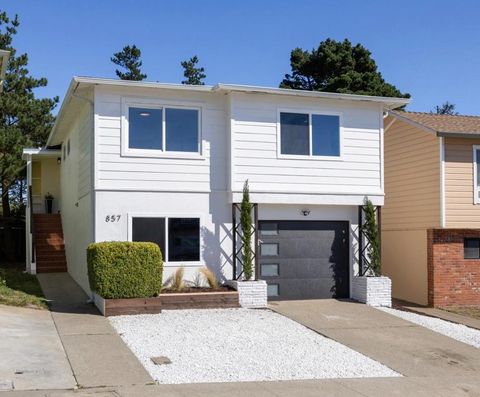 Photo of 857 Skyline Drive, Daly City, CA 94015 (MLS # ML82025267)