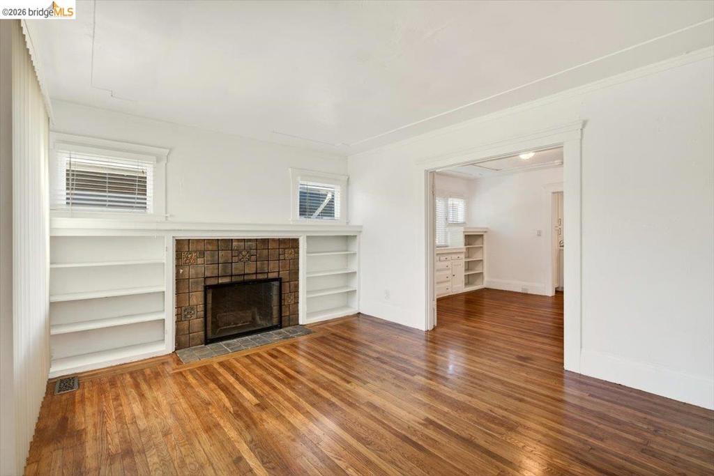 1070 1072 Aileen St