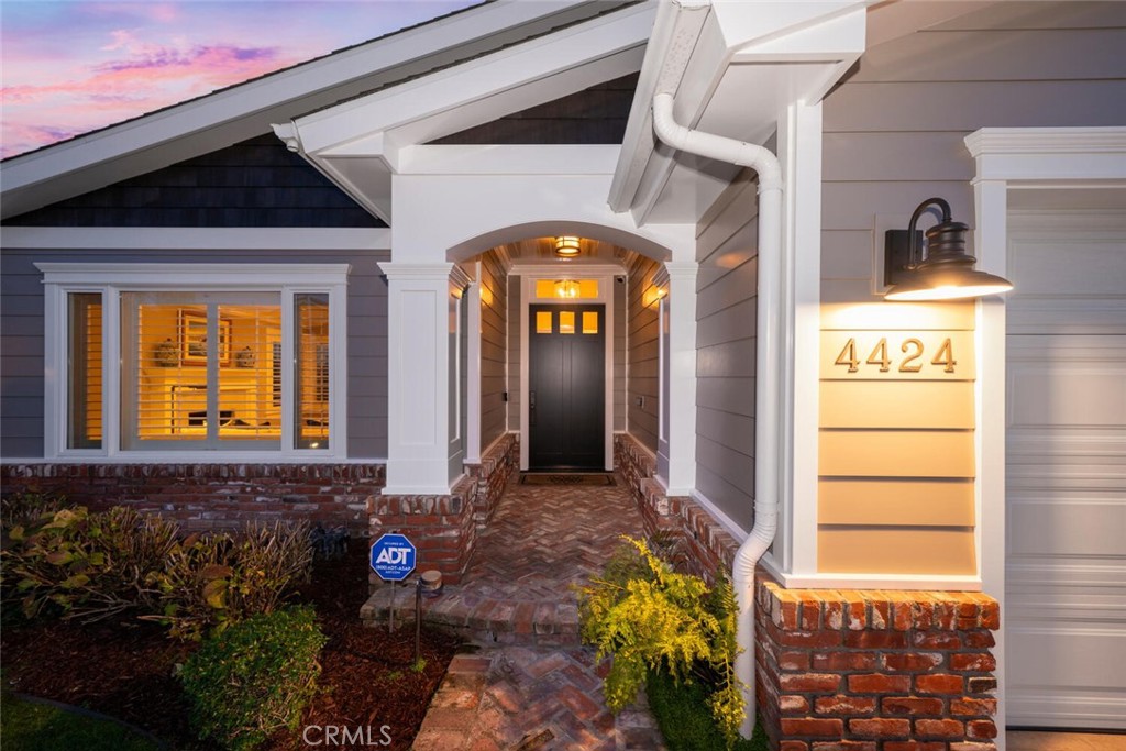 4424 Hazelnut Avenue