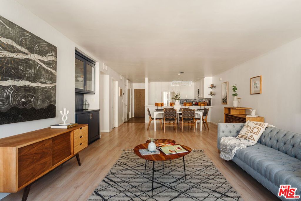 1559 Winona Boulevard F2