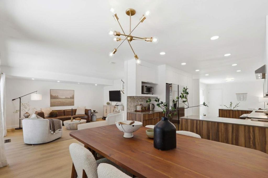 7108 Point Dunes Court
