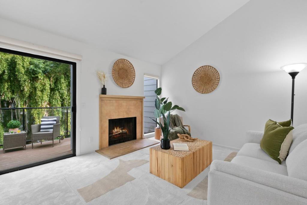 905 W Middlefield Road 982