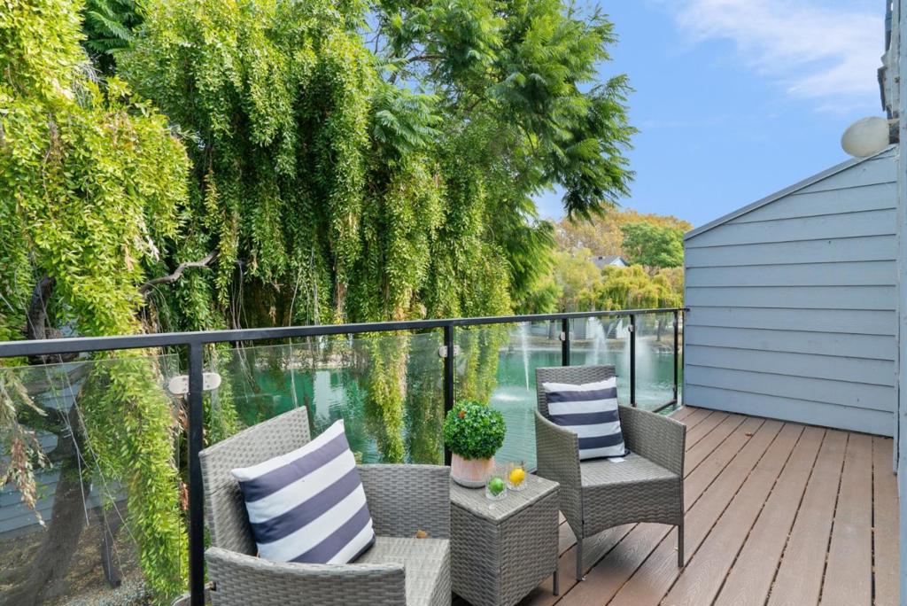 905 W Middlefield Road 982