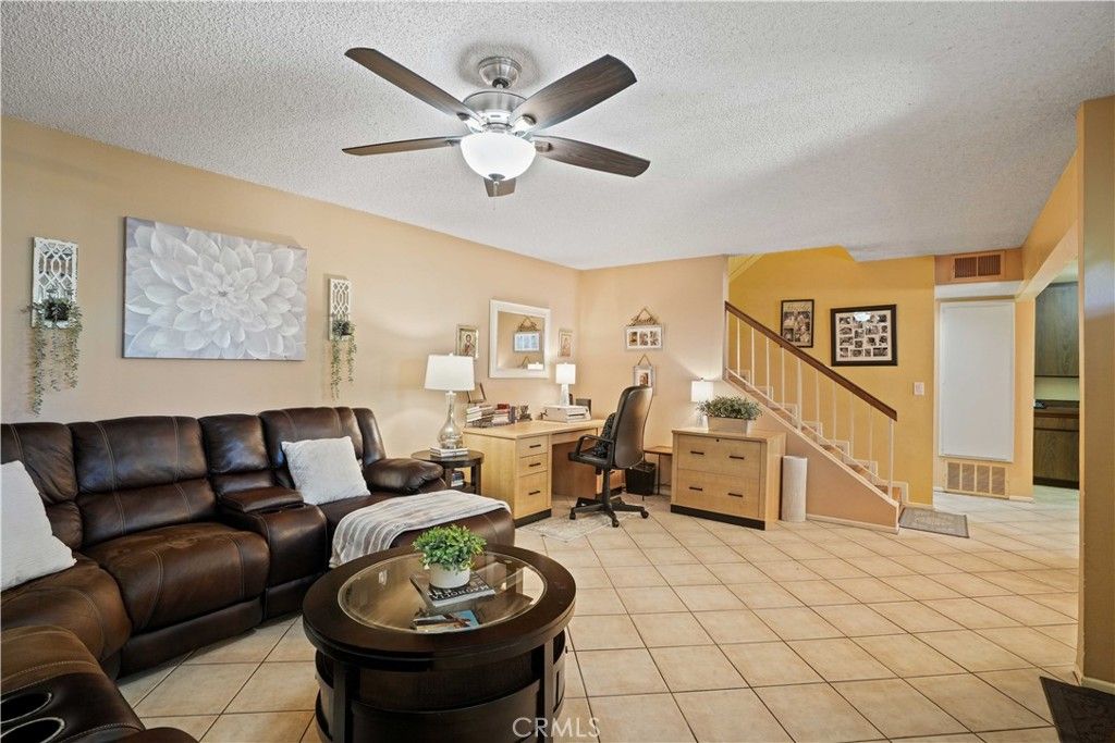 Photo of 18526 Mayall Street St #L, Northridge, CA 91324 (MLS # SR25213958)