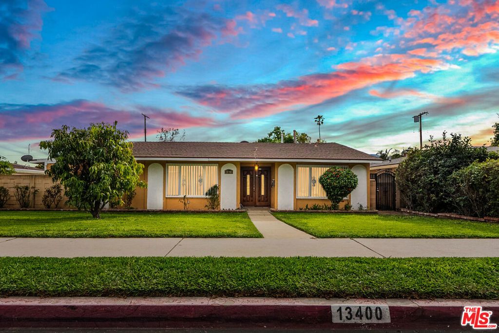 Photo of 13400 Roscoe Boulevard, Panorama City, CA 91402 (MLS # 26651381)