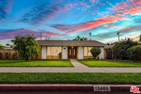 Photo of 13400 Roscoe Boulevard, Panorama City, CA 91402 (MLS # 26651381)