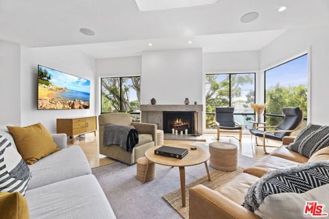 Photo of 2607 2nd Street #1, Santa Monica, CA 90405 (MLS # 25609037)