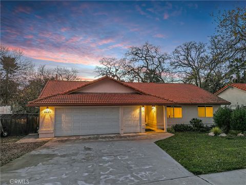 Photo of 2097 Fallbrook Court, Paso Robles, CA 93446 (MLS # NS26001795)