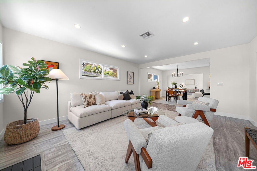 2761 Lompoc Street