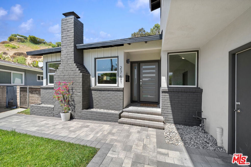 2761 Lompoc Street