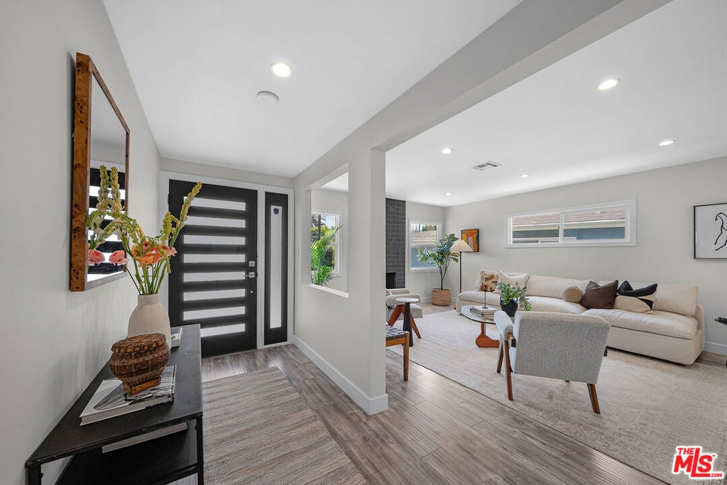 2761 Lompoc Street
