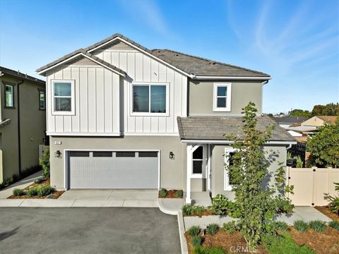 Photo of 437 Willow Run Ln Ln, Carson, CA 90745 (MLS # IV25239919)