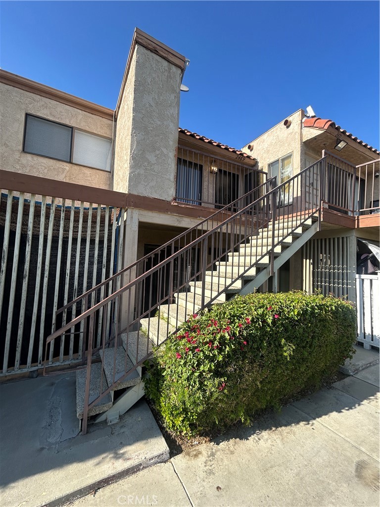 2469 W Acacia Avenue