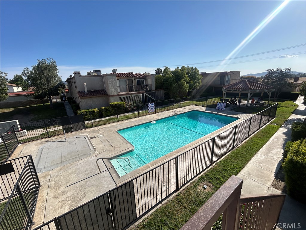 2469 W Acacia Avenue