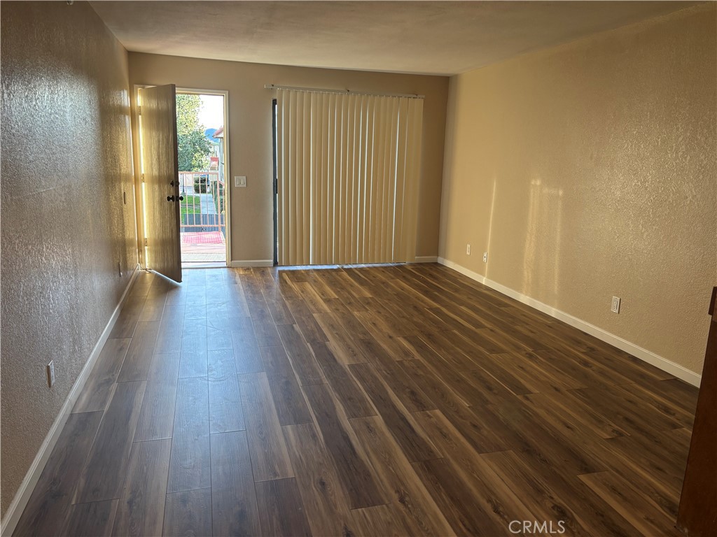 2469 W Acacia Avenue