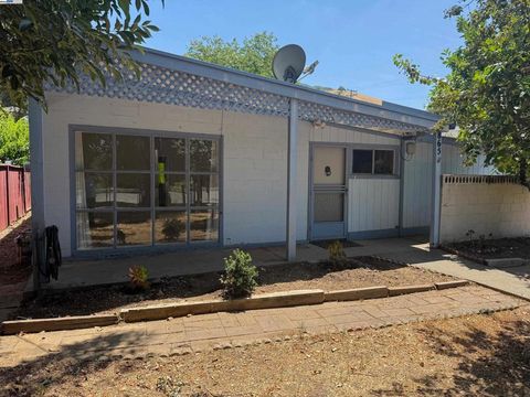 Photo of 865 Old Canyon Road Rd, Fremont, CA 94536 (MLS # 41106841)