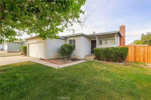 Photo of 44265 Foxton Avenue, Lancaster, CA 93535 (MLS # CV26075224)
