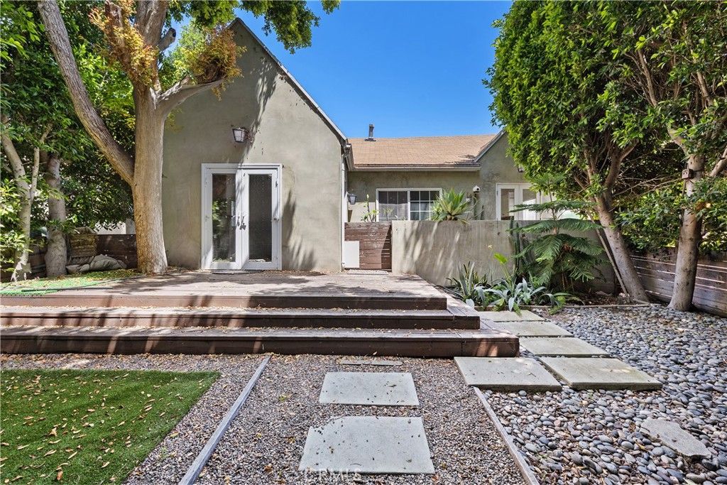 Photo of 1944 Chariton Street, Los Angeles, CA 90034 (MLS # SR25113018)