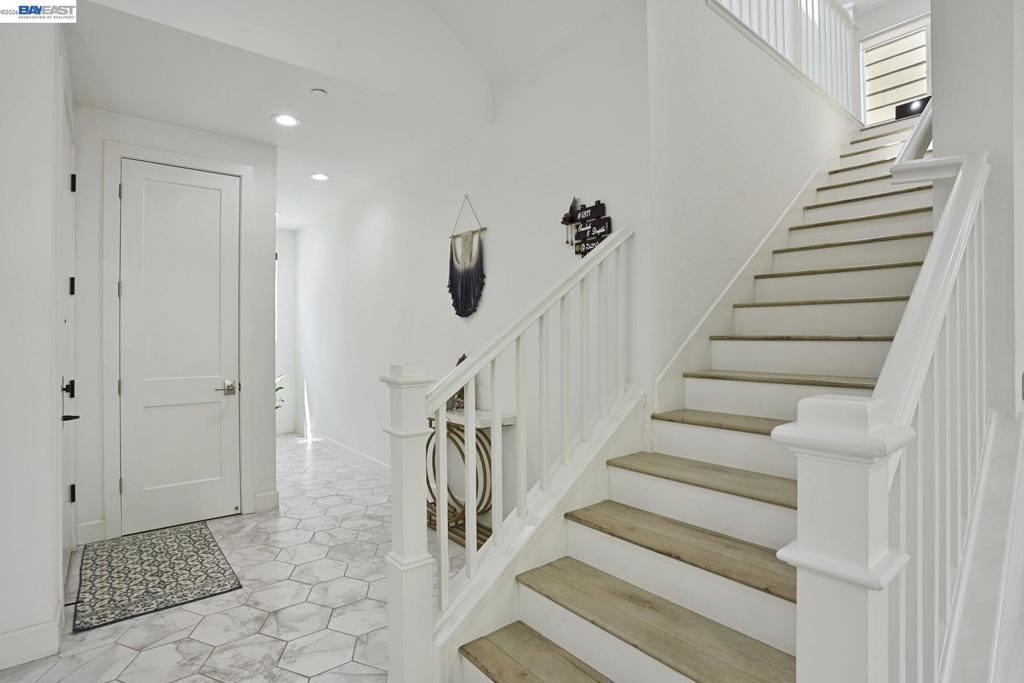5977 Lombard St