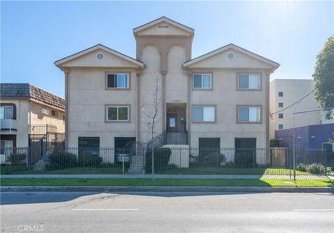 Photo of 13430 Victory Boulevard, Van Nuys, CA 91401 (MLS # SR26051128)