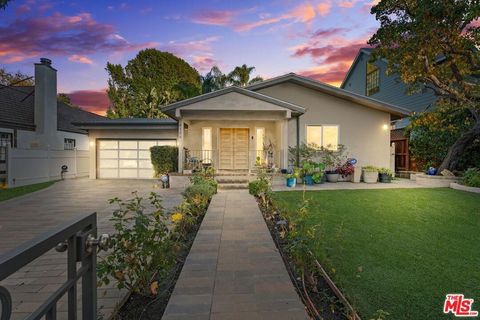 Photo of 4136 Greenbush Avenue, Sherman Oaks, CA 91423 (MLS # 26658747)