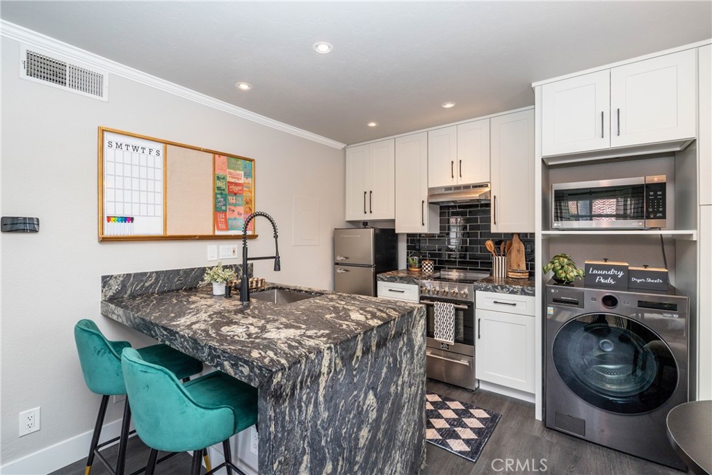 23325 La Crescenta D