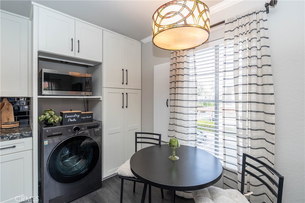 23325 La Crescenta D