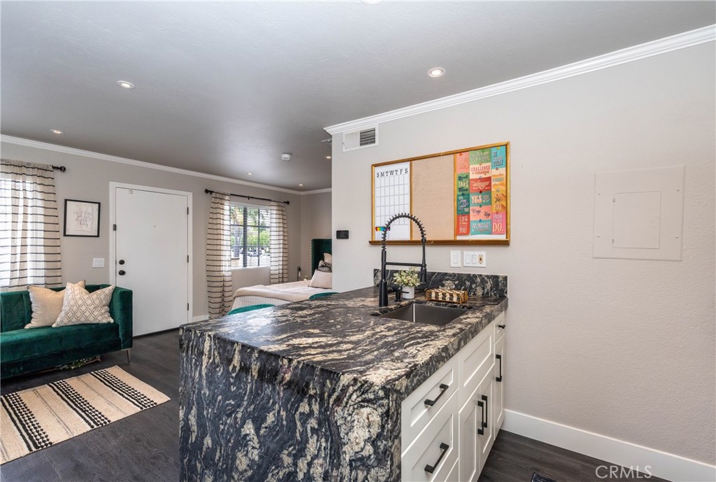 23325 La Crescenta D