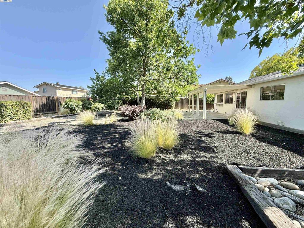 SHADOWBROOK - Residential