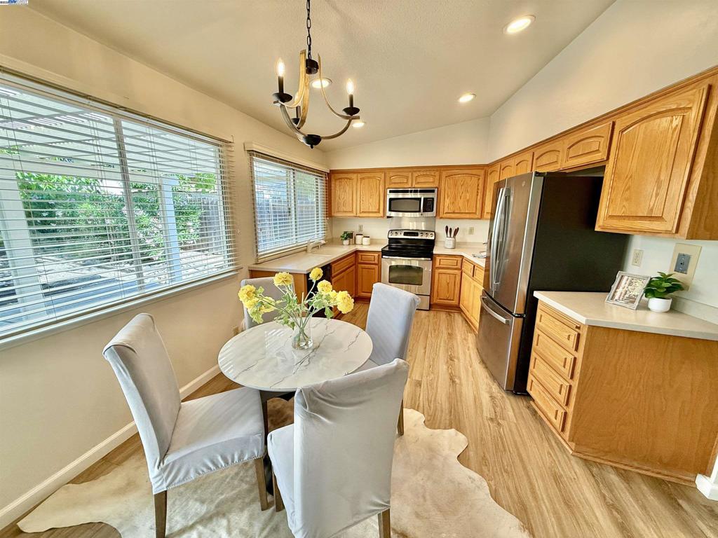 SHADOWBROOK - Residential