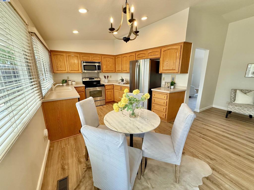 SHADOWBROOK - Residential