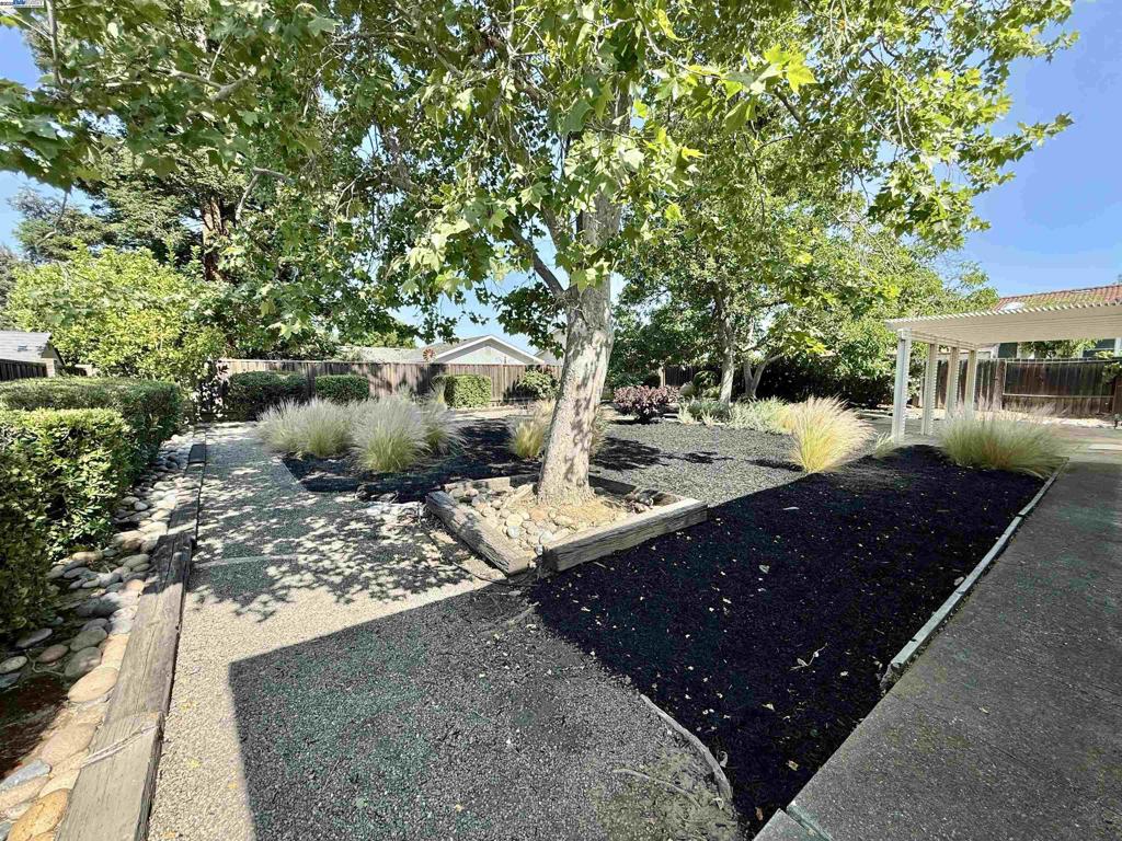 SHADOWBROOK - Residential