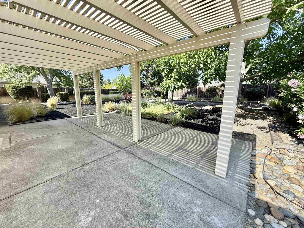 SHADOWBROOK - Residential