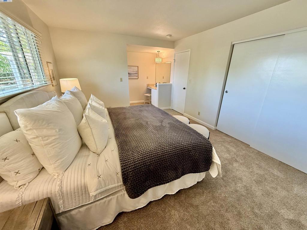 SHADOWBROOK - Residential