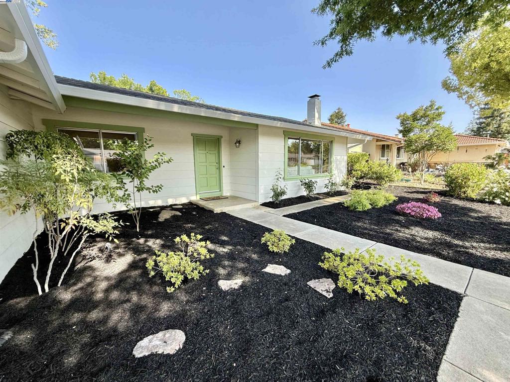 SHADOWBROOK - Residential